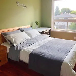 Habitación en casa particular Nice With Private Bath In Mid Town, Toronto