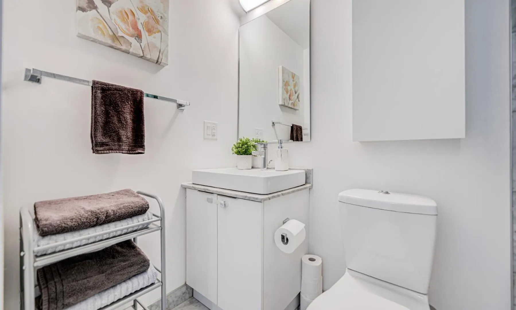Skytree - Modern Rusty Condo Close To Union Station In Heart Of Downtown Toronto 0*,