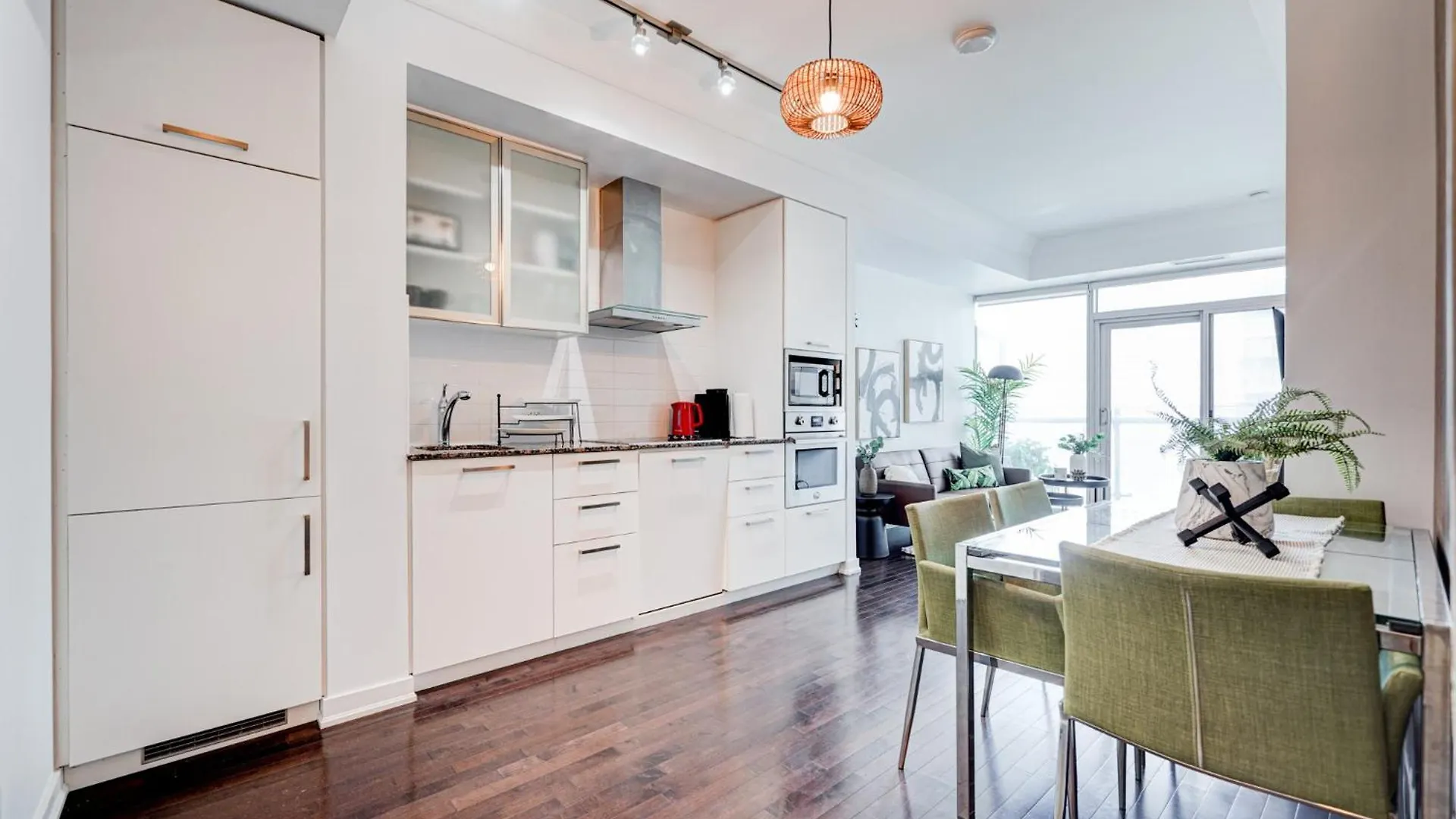 Skytree - Modern Rusty Condo Close To Union Station In Heart Of Downtown Торонто